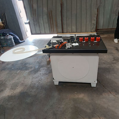 Máquina de banda de borda de PVC para produção de móveis 2 kW de potência e 1600 W de potência de aquecimento