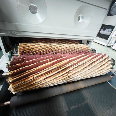 Máquina de polir quadros de móveis de quatro rolos com 1600 kg de peso e fácil operação