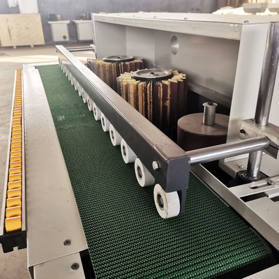 240 KG Peso PM40D Painel de madeira personalizável Automático lateral Sander Borracha de polimento máquina porta do armário