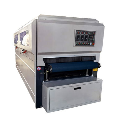 Máquina de lixagem de borracha de madeira de 1300 mm para polir automaticamente as portas dos armários de cozinha