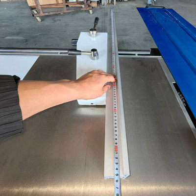MJ3200 Máquina eletrônica de serra de mesa deslizante com 5,5 kW de potência e 780 kg de peso