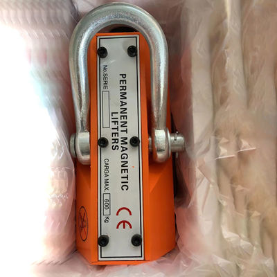 Equipamento de elevação magnética de tipo V instalado para peças metálicas