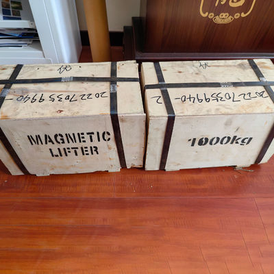 Equipamento de elevação magnética de tipo V instalado para peças metálicas
