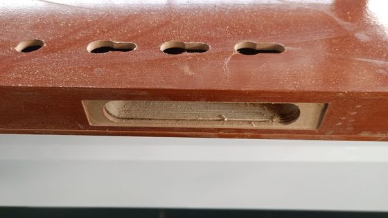 Máquina avançada de perfuração de dobradiças de fechamento de portas CNC com servomotor de 750W x3