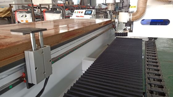 Máquina avançada de perfuração de dobradiças de fechamento de portas CNC com servomotor de 750W x3