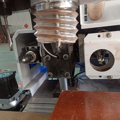 Máquina avançada de perfuração de dobradiças de fechamento de portas CNC com servomotor de 750W x3
