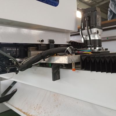 Máquina de moagem de buracos de fechadura de portas de madeira CNC de 900 kg com sistema de lubrificação automática