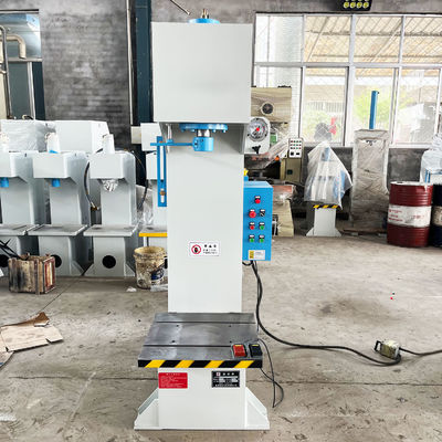 Home Aplicações Y41-30T CNC de precisão Pequena Prensa Hidráulica Vertical com 4kW de Potência