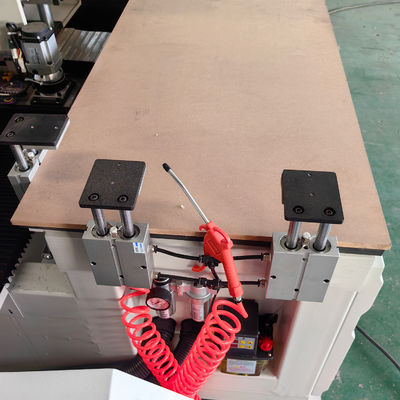 Máquina de perfuração de buracos de portas de madeira Máquina de fenda de fechadura CNC totalmente automática Máquina de morte de fechadura