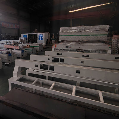 Largura de trabalho máxima 1000 mm Máquina de corte de fechaduras de portas CNC para perfuração de dobradiças de portas de madeira