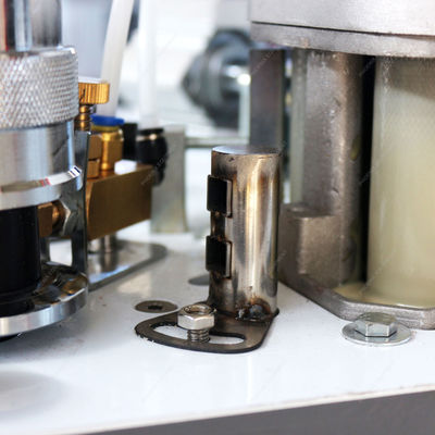 Máquina automática de curvatura de bordas para móveis de braço dobrável multifuncional