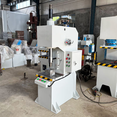 Pequena máquina de broaching com 25MPa Max. Pressão hidráulica e 200mm de profundidade de garganta