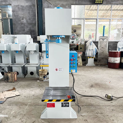 Pequena máquina de broaching com 25MPa Max. Pressão hidráulica e 200mm de profundidade de garganta