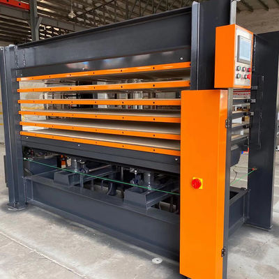 Máquina de prensagem a quente de madeira laminada de porta moldada de madeira com alta produtividade e boa