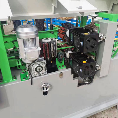 Equipamento de polir móveis de madeira maciça com comprimento mínimo de 350 mm e potência de 2,2 kW*8