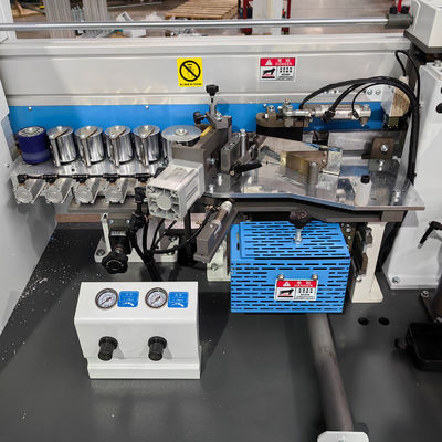 Máquina de trabalhos de madeira de 12kW de potência Bandagem e aparamento de bordas com colagem e limpeza automática