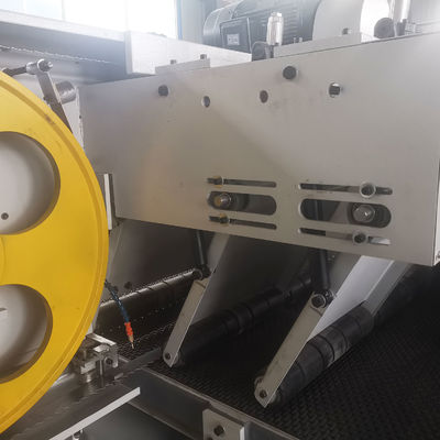 Serradora horizontal de madeira de 400 mm com velocidade de alimentação automática e corte preciso