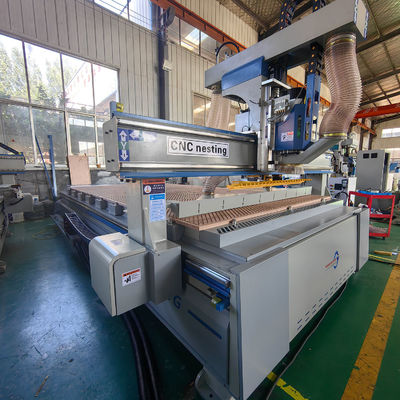 Máquina de corte de madeira totalmente automática Máquina de escultura de painéis de móveis PK2040 ATC
