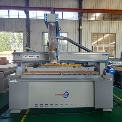 Máquina de corte de madeira totalmente automática Máquina de escultura de painéis de móveis PK2040 ATC