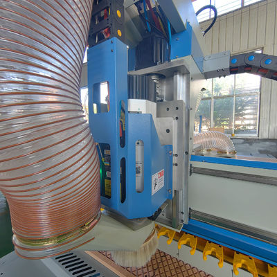 Máquina de corte de madeira totalmente automática Máquina de escultura de painéis de móveis PK2040 ATC
