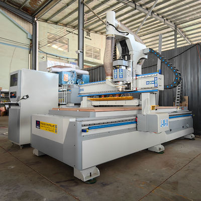 PK1325 Centro de usinagem de linha recta totalmente automático com 12 ferramentas CNC Router