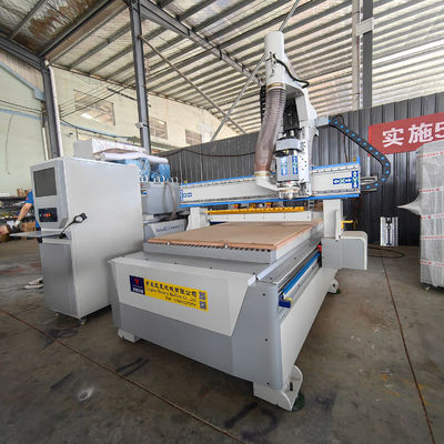 Máquina de roteamento CNC para carpintaria com trocador de ferramentas automático linear e alta durabilidade