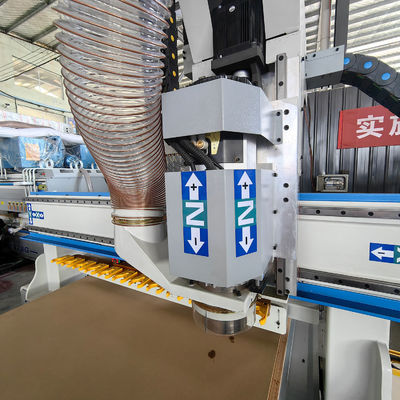 Máquina de roteamento CNC para carpintaria com trocador de ferramentas automático linear e alta durabilidade