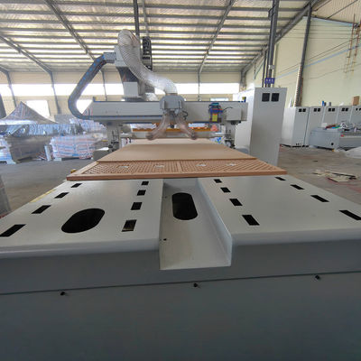 Máquina de roteamento CNC para carpintaria com trocador de ferramentas automático linear e alta durabilidade