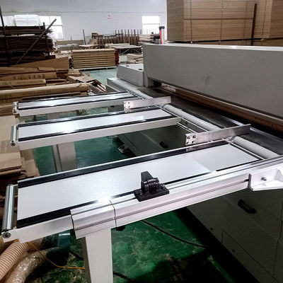 Equipamento de trabalhos de madeira Serra automática de ferro CNC com 5200mm*3900mm*1700mm Especificações