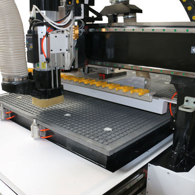 3PH 60Hz PM1325 ATC CNC Roteador de madeira para corte de MDF