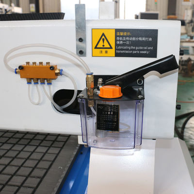 Máquina de roteador CNC profissional de escultura de madeira para fabricação de portas de móveis 1300 * 2500mm