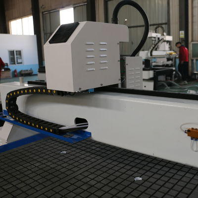 PM1325 Máquina de escultura de publicidade de trabalho de madeira CNC com precisão de posicionamento de 0,02 mm