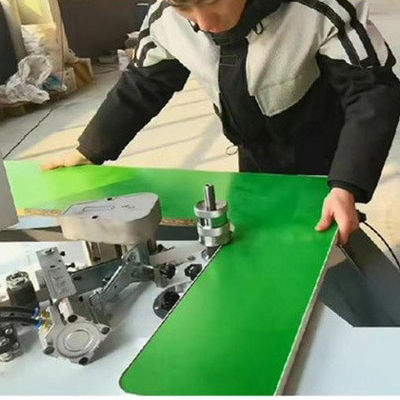 Pressão de ar 0,5-0,8Mpa Tela de toque Braço dobrável Bandagem de borda Máquina de operação fácil