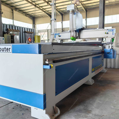 Precisão de posicionamento mm 0,02 mm Roteador CNC PK1325 de alta precisão para fabricação de portas de madeira