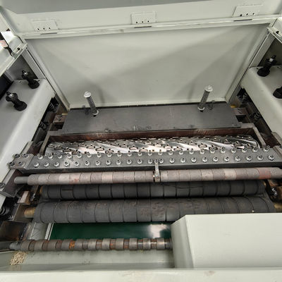 Planamento de precisão com planador de espessura de madeira industrial de 1000 mm e cortador helicoidal