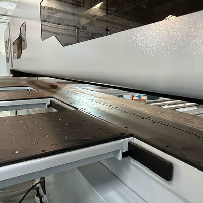 Máquina automática de corte de madeira MJ6230B para indústria de móveis