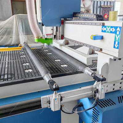 Máquina de torneamento e fresagem CNC multiuso 1300×2500 Tamanho da mesa de trabalho