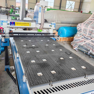 Roteador CNC de escultura de madeira de 1700 kg com funções horizontais de perforação e perfuração