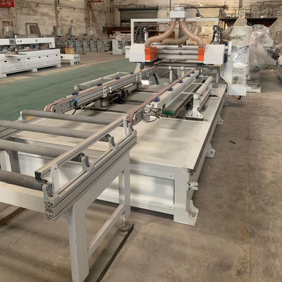 Máquina automática CNC para corte de painéis de madeira
