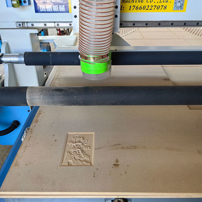 Roteador ATC Cnc para carpintaria com sistema de controle Weihong e tamanho de mesa de trabalho 1300×2500