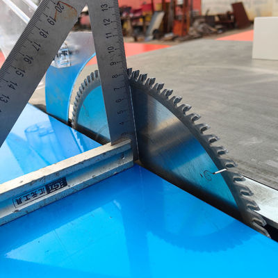 2300 mm comprimento de mesa deslizante serrada de painel de alta precisão para corte de placas de PVC para carpintaria