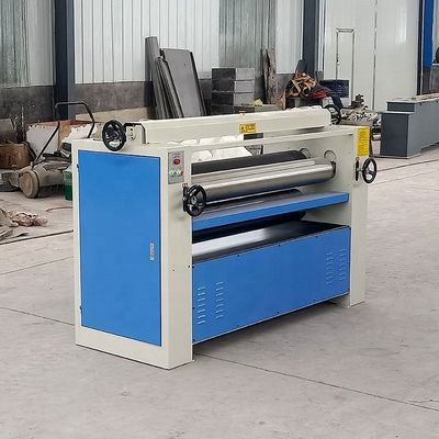 600 KG Peso MT6113 Máquina de espalhamento de cola / rolos de MDF com alta precisão