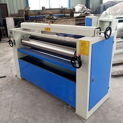 600 KG Peso MT6113 Máquina de espalhamento de cola / rolos de MDF com alta precisão