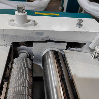 Máquina de planeamento de lado único de madeira Min. espessura de planeamento 8mm Voltagem 380V 50Hz 3 fases