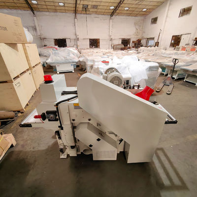 Planador de dois lados para o processamento de madeira maciça pesada a uma velocidade de alimentação de 7 a 16 m/min