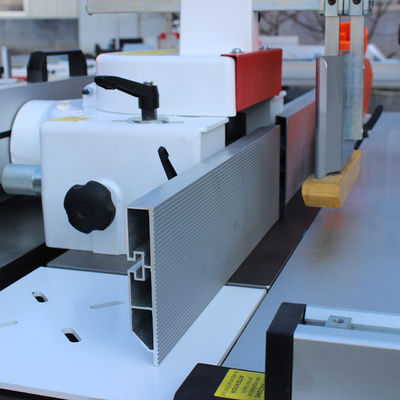 C300 Máquina combinada de carpintaria Planador de espessura Cutterblock Velocidade de rotação 5700 rpm