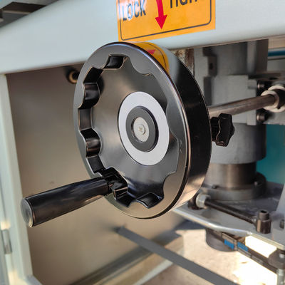 Máquinas automáticas de moldagem de madeira de mesa deslizante de 4 kW para trabalhos de madeira MX5117A/MX5117B