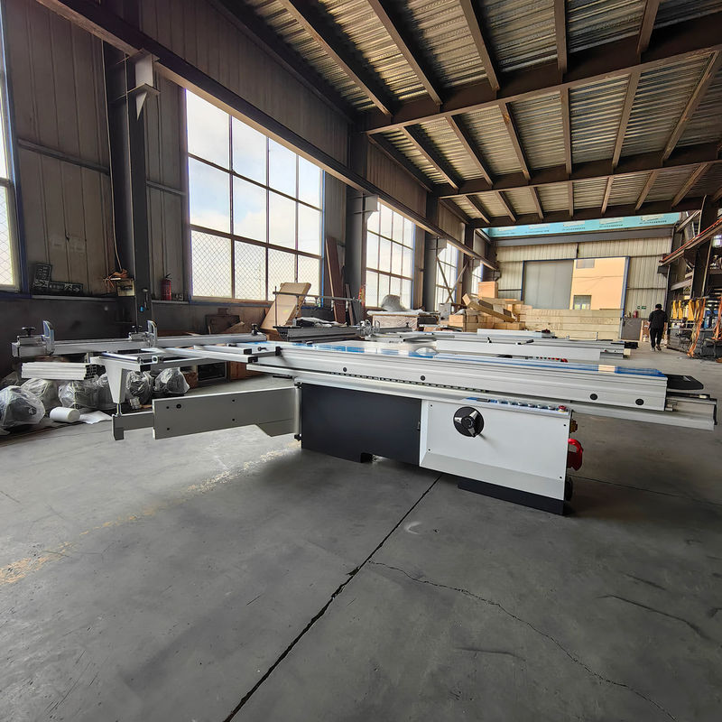MJ3200 Máquina eletrônica de serra de mesa deslizante com 5,5 kW de potência e 780 kg de peso